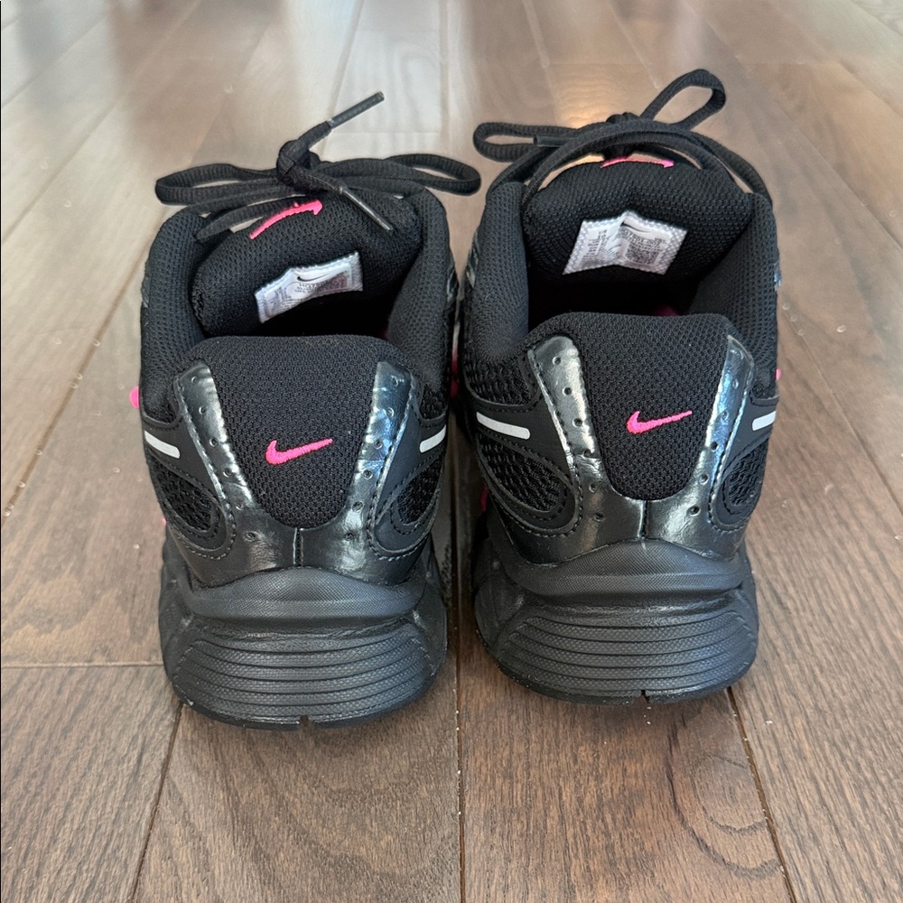 Nike Black and Pink V5 RNR Sneakers, Size 10 Women - Like New - Picture 2 of 4